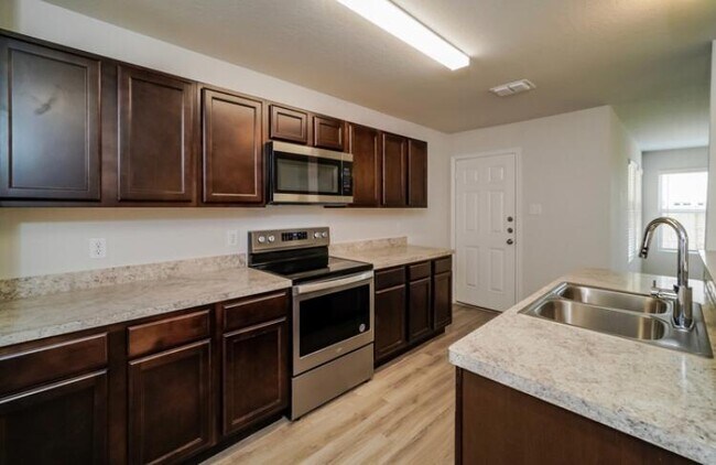 Building Photo - 2350 Redlove Dr