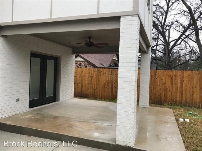 Building Photo - 4 br, 3.5 bath House - 2725 6th Ave