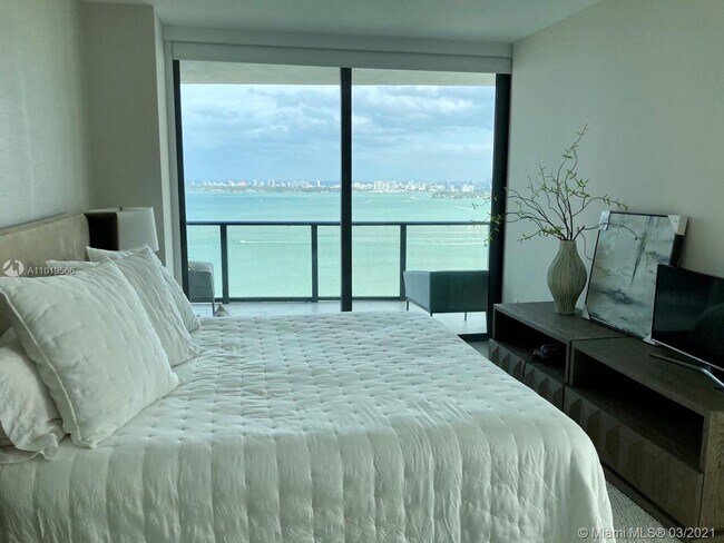Foto del edificio - 460 NE 28th St