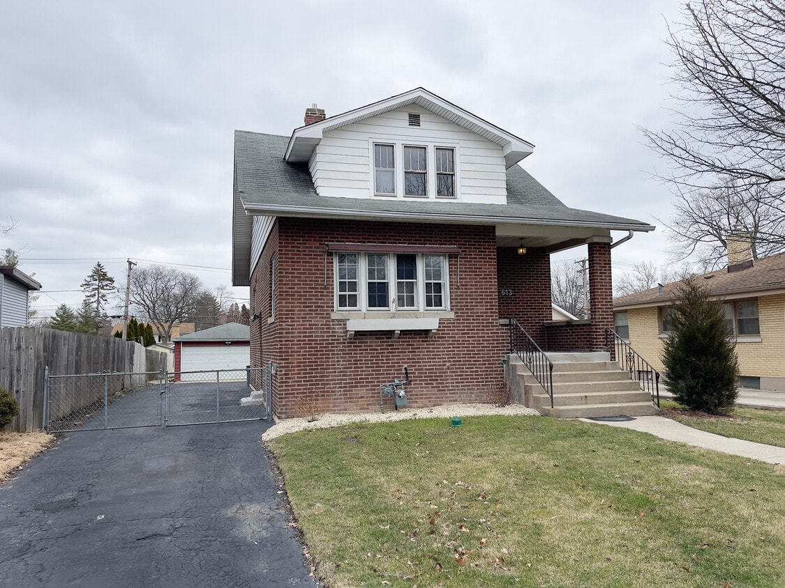 Primary Photo - 613 S Summit Ave