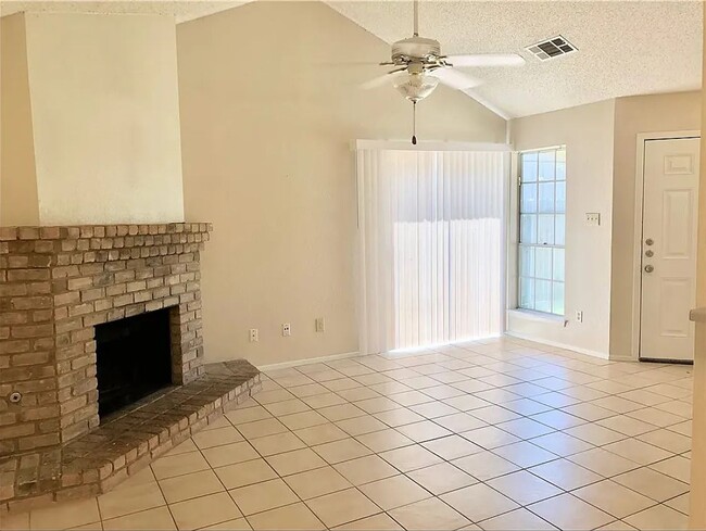 Building Photo - Greenlawn Blvd