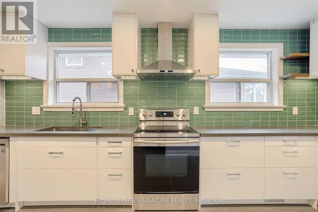 Building Photo - 2545 Padstow Crescent