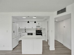 Building Photo - 2771 Taft St