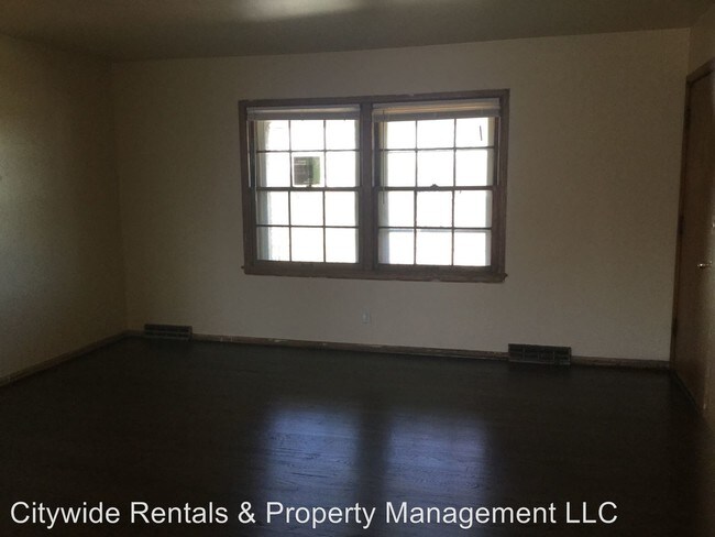 Foto del edificio - 8655 W Fond Du Lac Ave