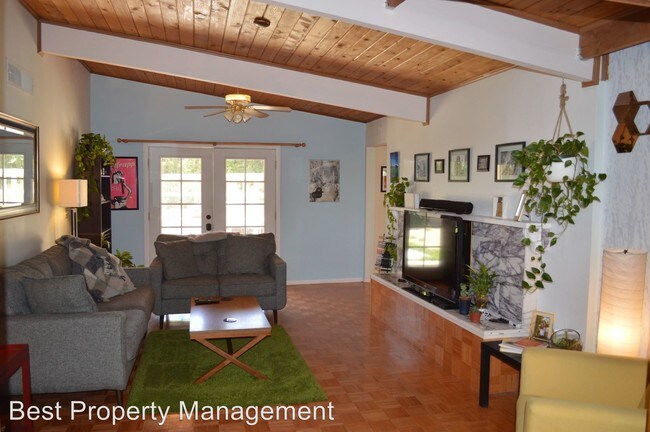 Building Photo - 2 br, 1 bath House - 889 E Francis Dr.