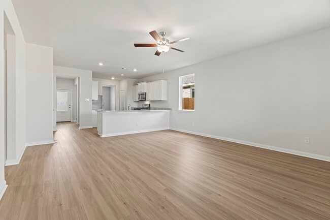 Foto del edificio - 1027 Rosewood Trl