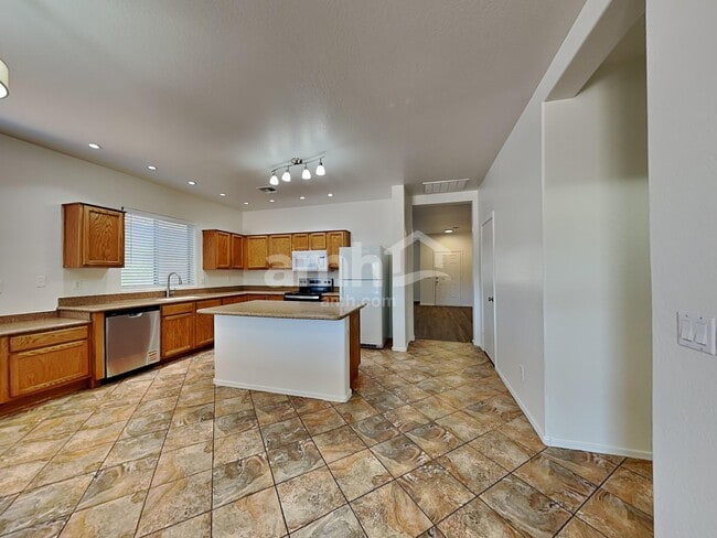 Foto del edificio - 8211 W Forest Grove Ave