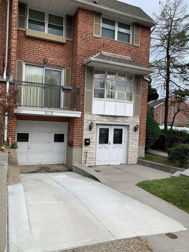 Foto principal - 56-31-31 Douglaston Pkwy