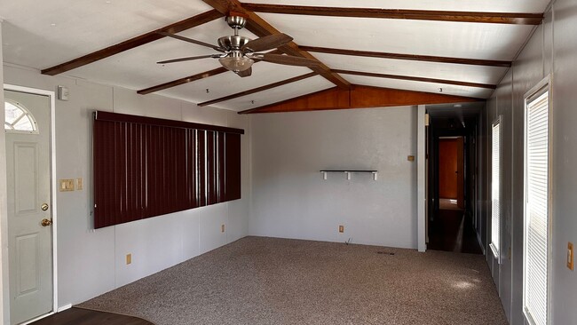 Building Photo - 2 Bedroom 1 Bath Mobile Home