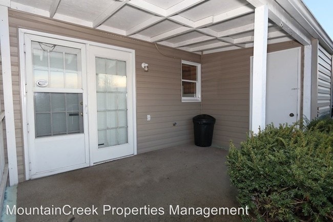 Building Photo - 1001 Walnut Ave