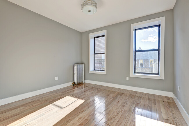 Building Photo - 68-76 Thayer St