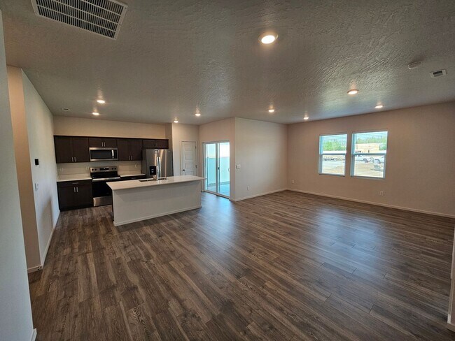 Foto del edificio - New build! October rent free