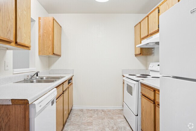 3 habitaciones, 2 baños - 1077 pies cuadrados - Cocina - Broadway Commons