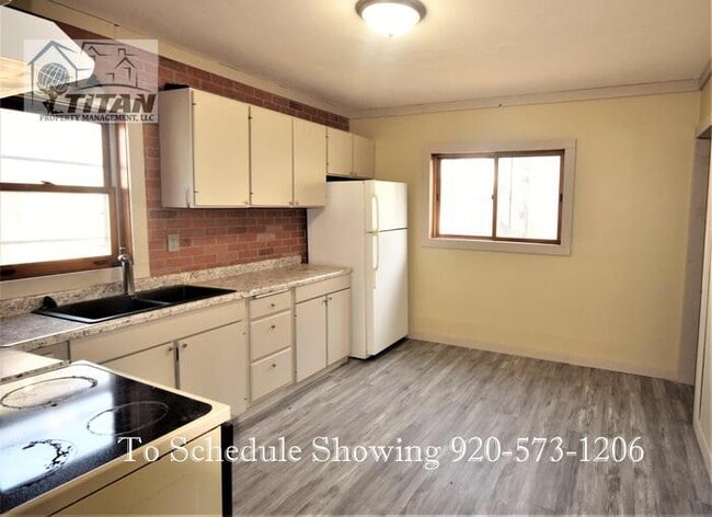 Building Photo - 2 Bedroom New London Town House