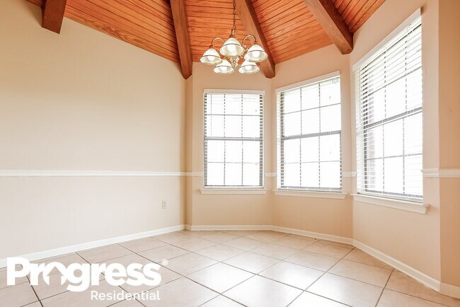 Foto del edificio - 6690 Autumn Wood Cove