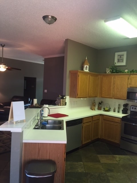 Building Photo - Spacious 3/2/2 in Allen! Laminate Wood Flo...