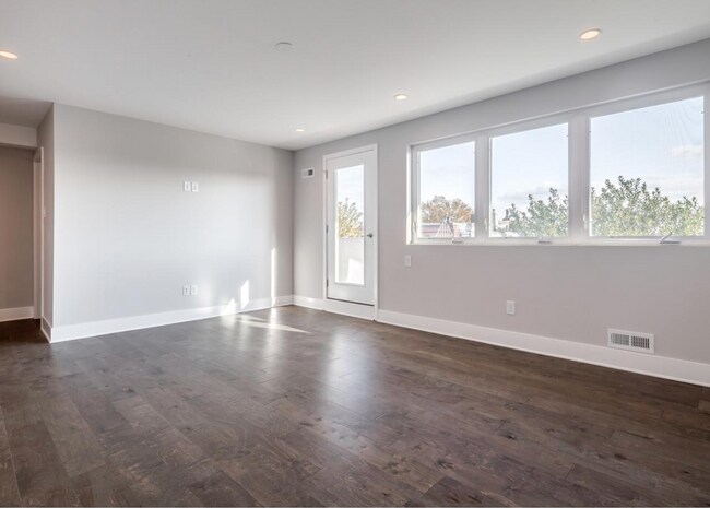 Foto del edificio - Fishtown Single Family Home with 2-Car Garage
