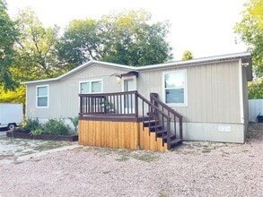 Building Photo - 1430 W Howard Ln