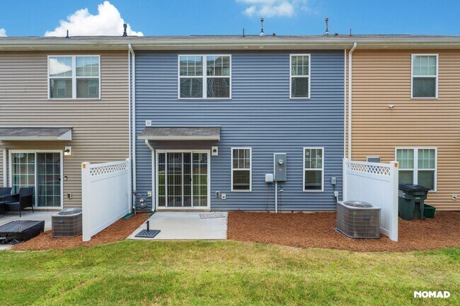 Foto del edificio - Spacious 3BR/2.5BA Townhome for Rent in De...