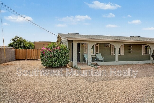 Building Photo - 560 S Grand Dr