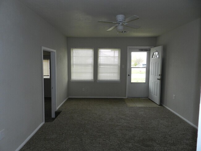 Foto del edificio - 2320 SW E Ave