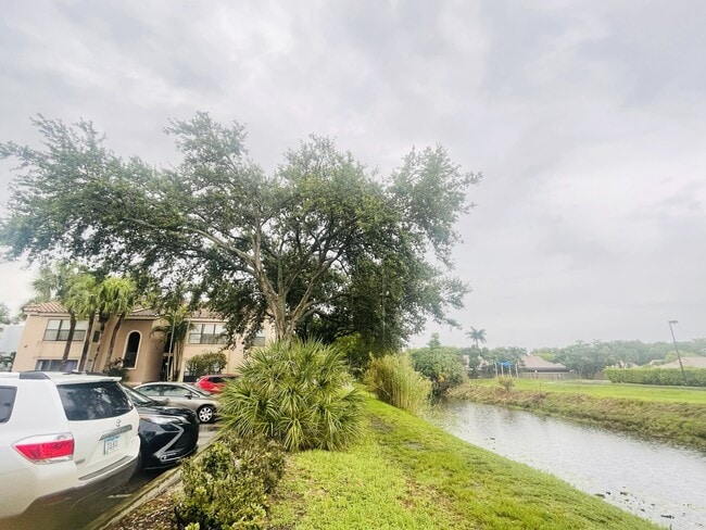 Building Photo - 2736 S University Dr