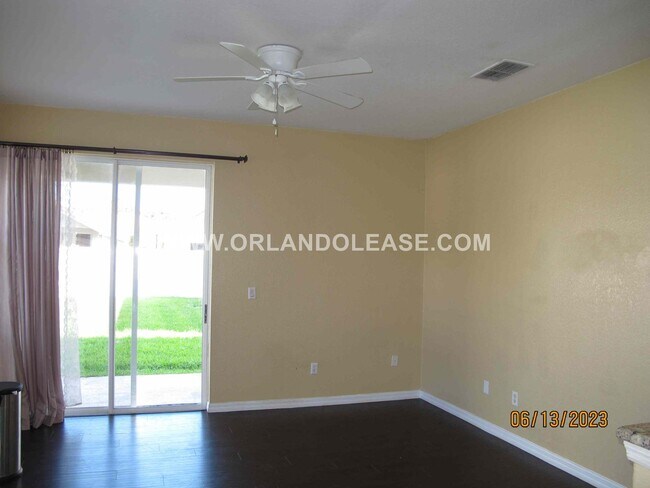 Foto del edificio - 925 Torrey Pine Dr
