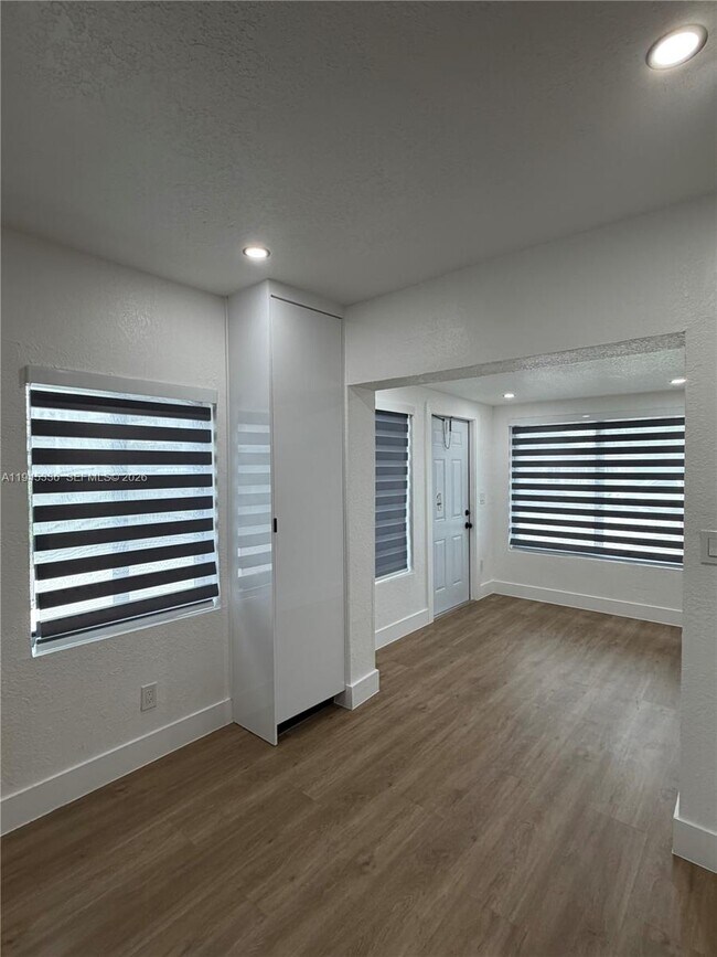 Foto del edificio - 12400 NE 11th Ct