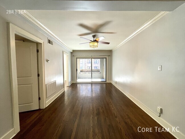 Building Photo - 710 W 48th St