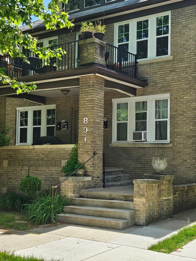 Building Photo - 891 Beaconsfield Ave