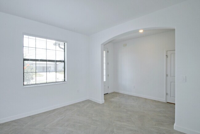 Foto del edificio - 15851 Islandwalk Ave