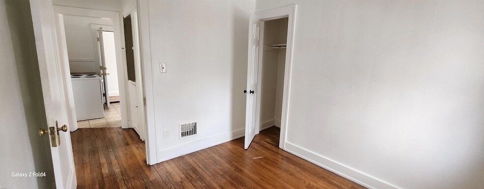 Building Photo - 29 E Harry Ave