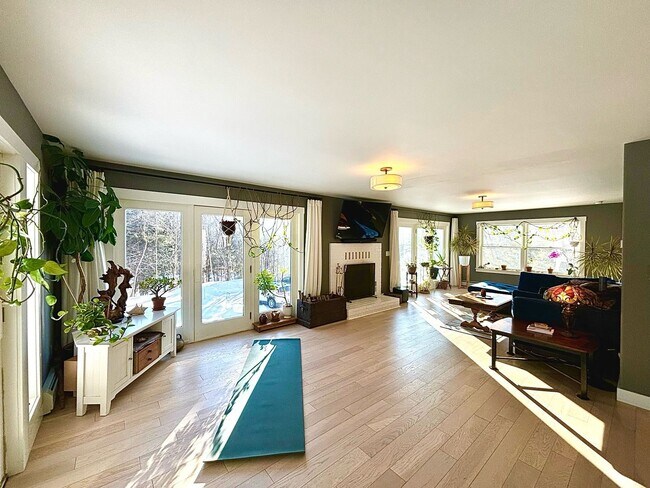 Building Photo - Bright & Airy Home Near Brettun’s Pond – Scenic Views & Modern Comfort
