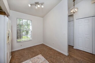 Building Photo - 102 Candlewick Ct