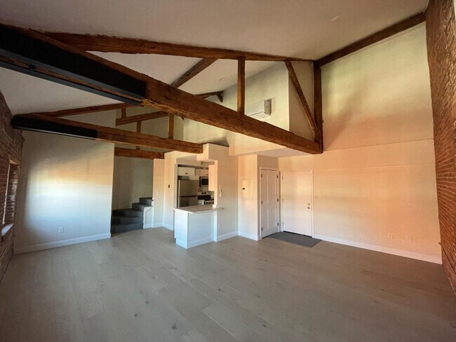 Foto del edificio - 8 central street