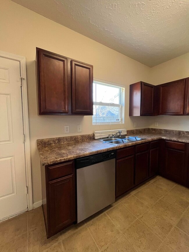 Building Photo - 9100 Carissa Dr