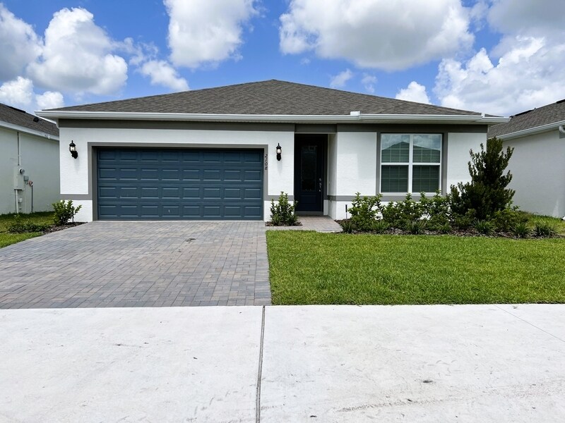 Foto principal - 2108 Live Oak Lake Rd