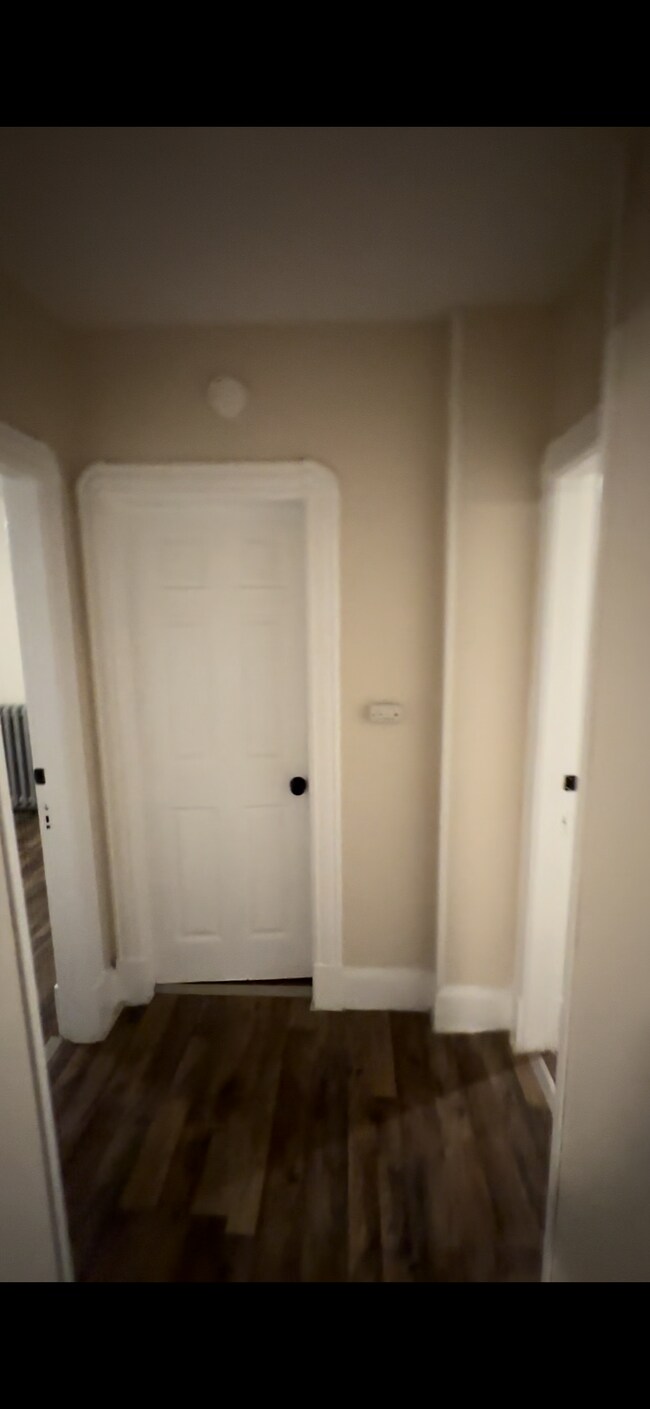 Entrada del comedor al baño y dormitorios. - 66 Rochelle St