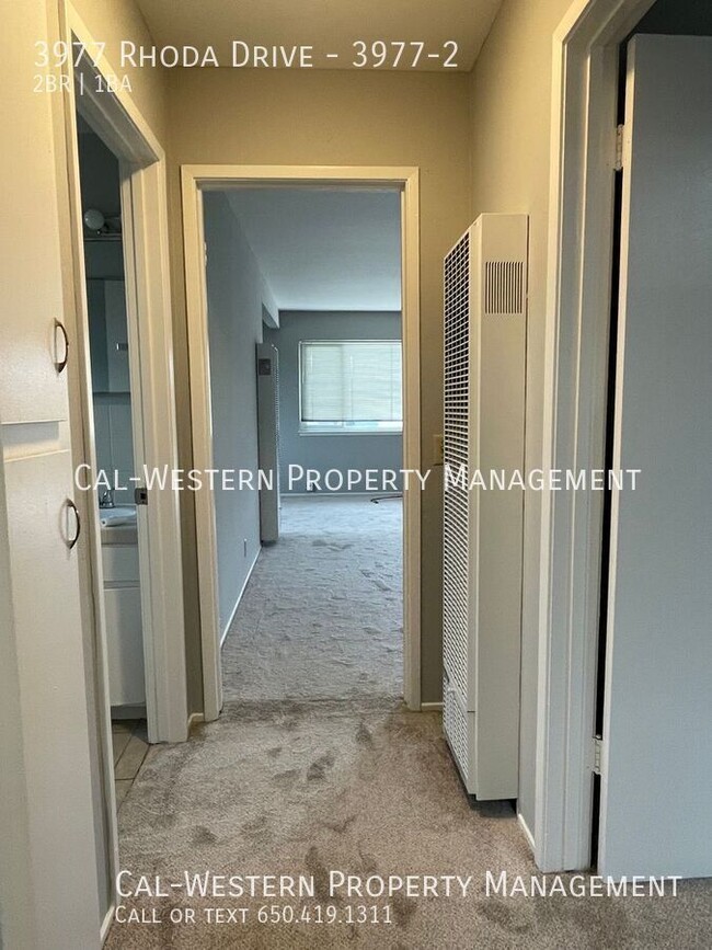 Foto del edificio - Spacious 2 bedroom 1 Bath Upstairs End Unit