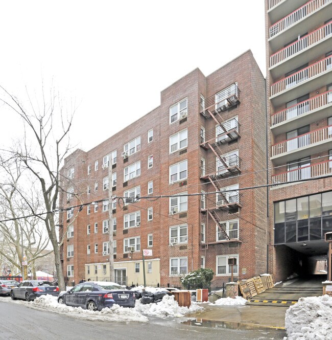 Building Photo - 13642 Maple Ave