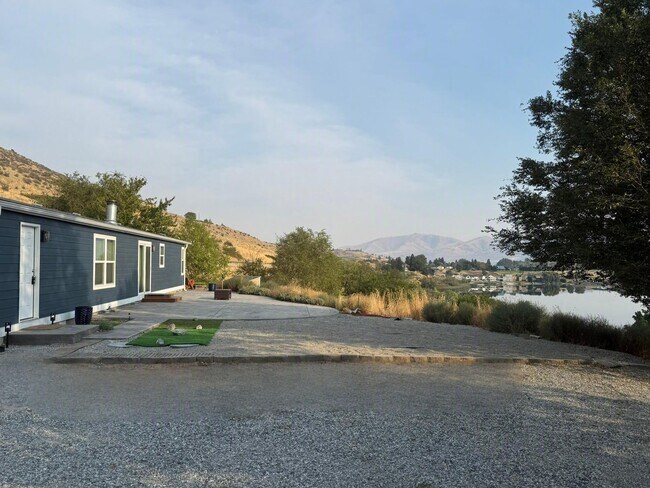 Building Photo - 2995 Wapato Lake Rd