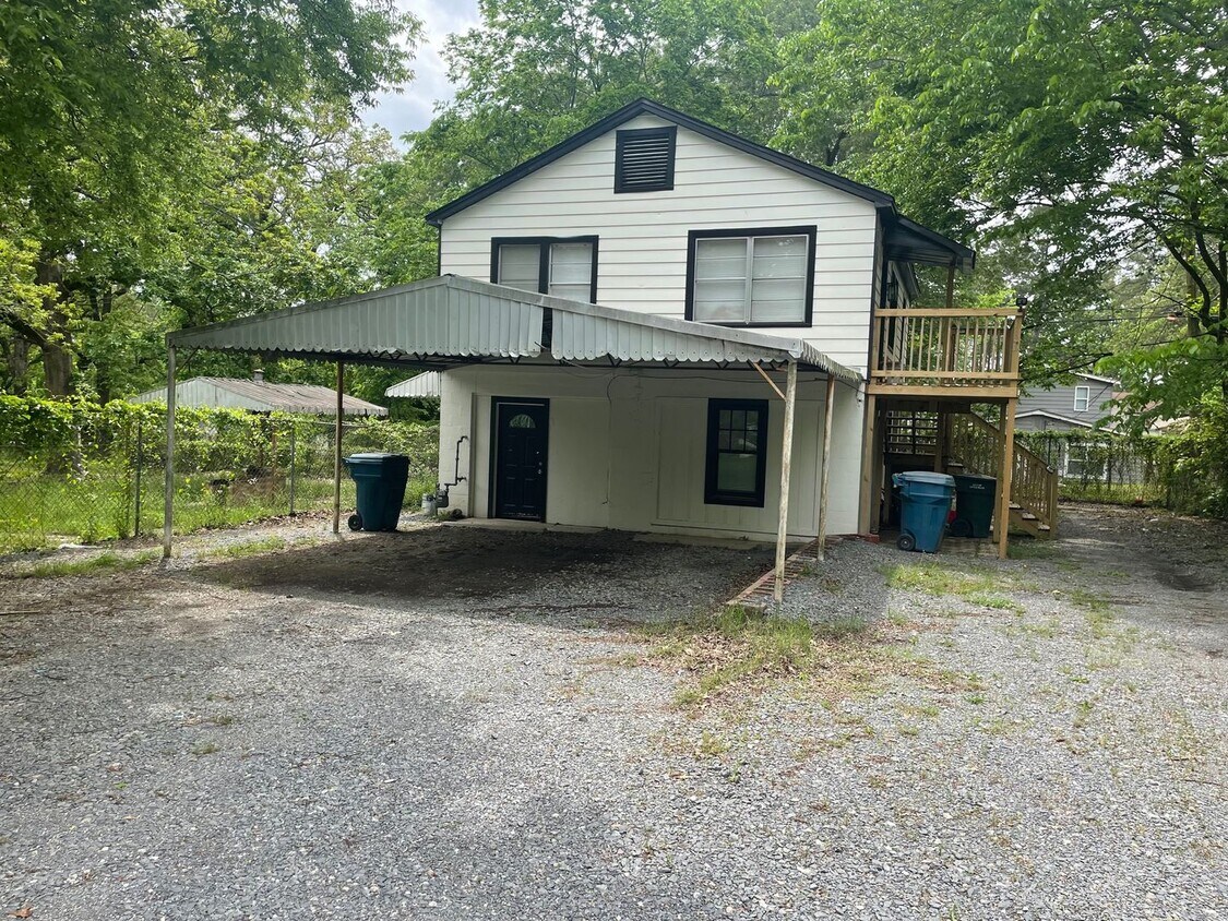 Primary Photo - 2 Bedroom 1 Bath Duplex Utilities Included