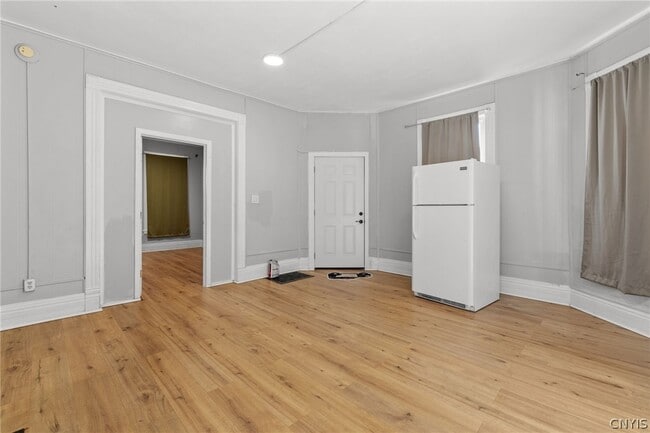 Building Photo - 319 Merriman Ave