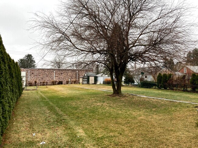 Building Photo - 128 E High St
