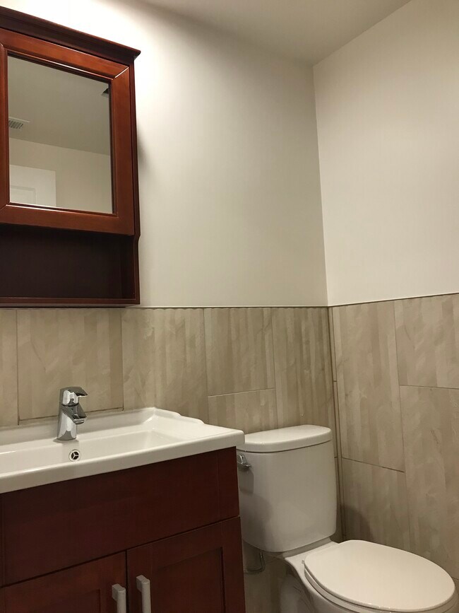Half Bath - 1431 26th Ave
