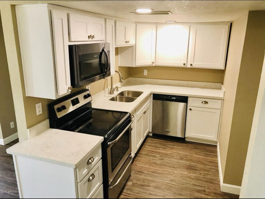 Primary Photo - 8888 N 47th Ave
