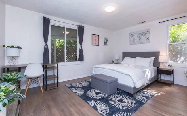 Building Photo - 30 Kenton Ave