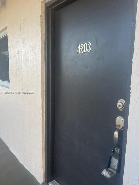Foto principal - 9917 W Okeechobee Rd