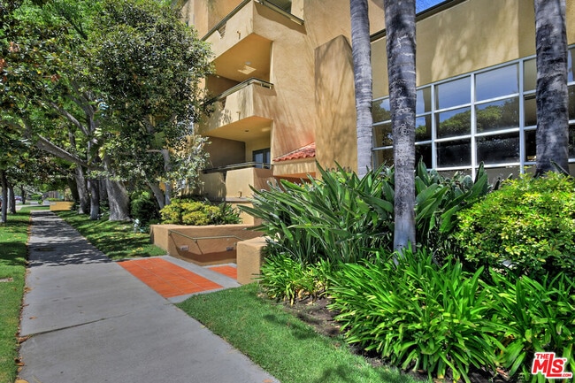 Foto del edificio - 12841 Bloomfield St