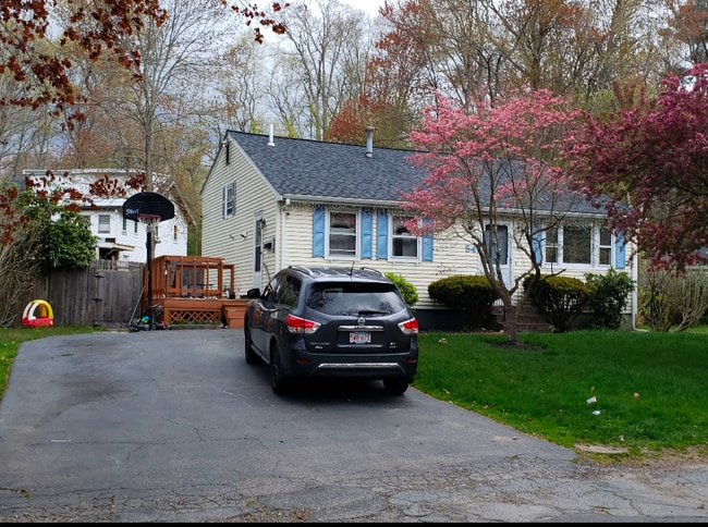 Building Photo - 54 Pinehurst Ave